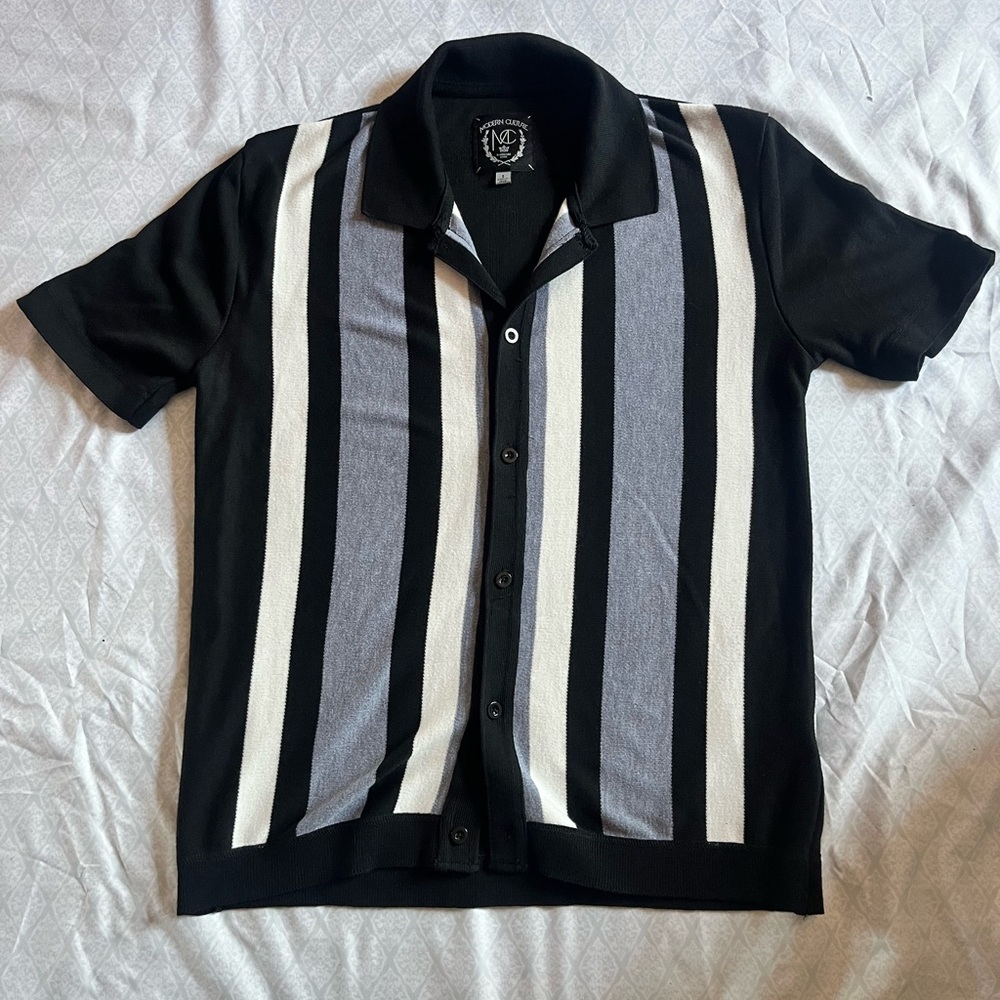 en's Black and White Striped Shirt